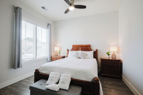 The Coastal Carriage - Pet Friendly Retreat in the Heart of Old Town Bluffton