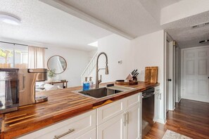 Private kitchen - Alchemist Bathhouse: Sauna, Steam, Cold Plunge, Hot Tub (Austin)