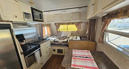 Cozy Camper near local businesses and amenities Fort Meade with AC