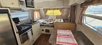 Cozy Camper near local businesses and amenities Fort Meade with AC
