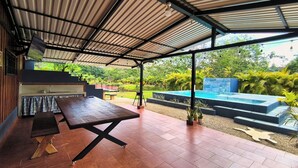 Outdoor pool - 🌋Near La Fortuna : Private villa with private pool surrounded by nature (Provincia de Alajuela)