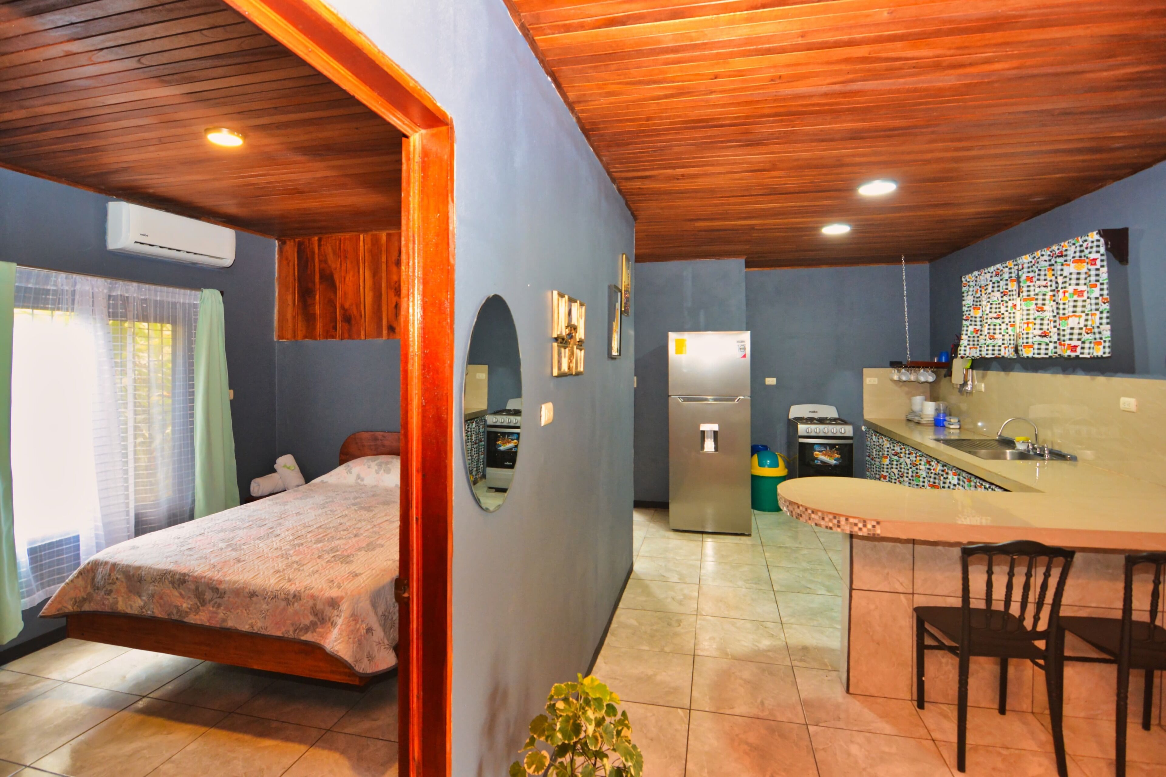 3 habitaciones, tabla de planchar con plancha y wifi gratis 