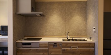 [B] 2 Queen + 3 Single + Sofa / hot spring bath and sauna (No pets allowed) | Private kitchen