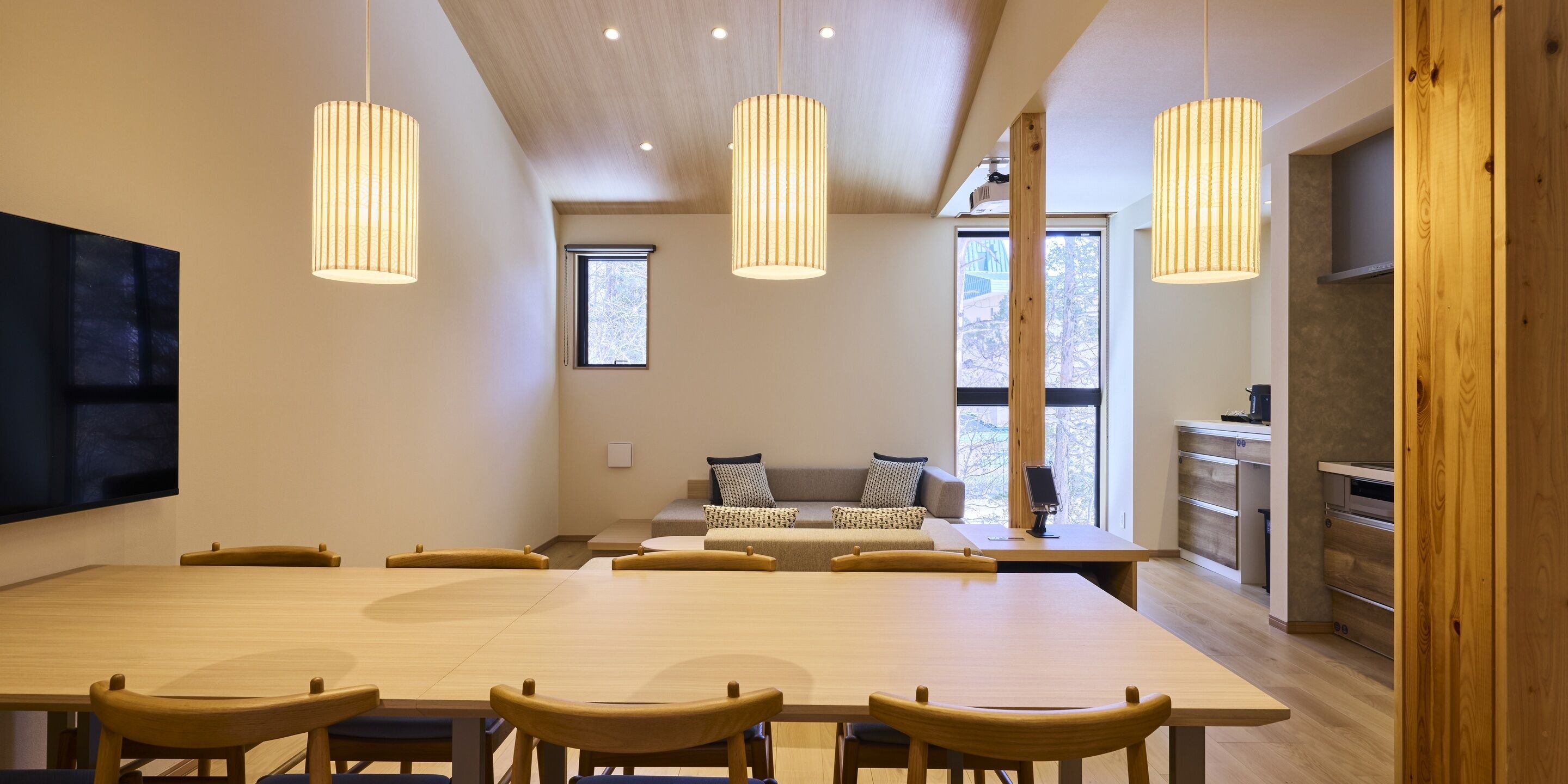 [B] 2 Queen + 3 Single + Sofa / hot spring bath and sauna (No pets allowed) | Interior