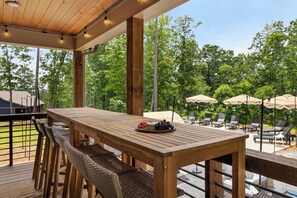 Outdoor dining - Discover Elevated Wellness • Pool, Sauna, Hot-Tub (Talking Rock)