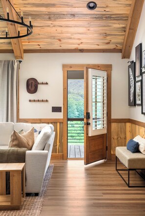 Smart TV, fireplace, books - Discover Elevated Wellness • Pool, Sauna, Hot-Tub (Talking Rock)