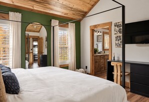 Your own private corner of calm, where every detail feels intentional. - Twisted Oak: Discover Elevated Wellness • Pool • Sauna • Hot-Tub • Mtn Views (Talking Rock)