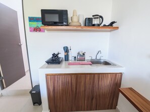 Private kitchen - 6 - Cozy Studio king size bed, 10 min Beach, 5 min ADO, sunny garden, Central (Cancún)