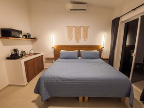Room - 6 - Cozy Studio king size bed, 10 min Beach, 5 min ADO, sunny garden, Central (Cancún)