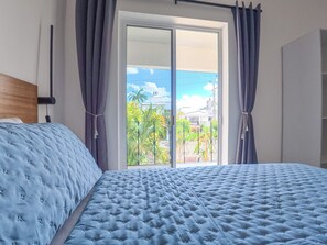 1 bedroom, free WiFi, bed sheets - [6] beach & central near studio w/ sunny garden (Cancún)