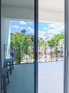 Interior - [6] beach & central near studio w/ sunny garden (Cancún)