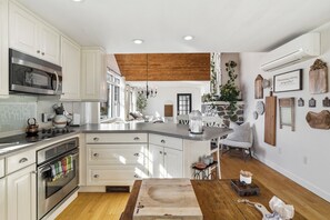 Private kitchen - Chic Private Beach Rental (East Lyme)