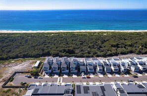 Exterior - Ocean View Retreat (Magenta)
