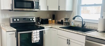 Cozy family friendly Entire Home l, 2BR,  Free Parking, 20min to Minneapolis