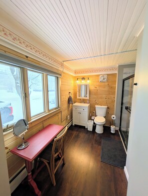 Interior - The Saco Valley Stay: Trade screen time for trail time. (Conway)