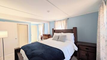 3 bedrooms, desk, free WiFi, bed sheets