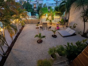 Terrace/patio - [7] beach & central near studio w/ sunny garden (Cancún)