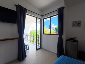 Interior - [7] beach & central near studio w/ sunny garden (Cancún)