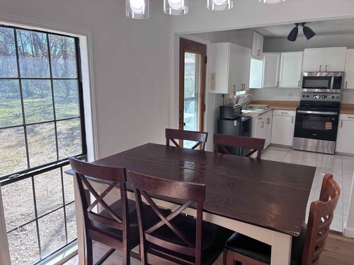 Cozy 2-bedroom house in delightful Sherman with AC