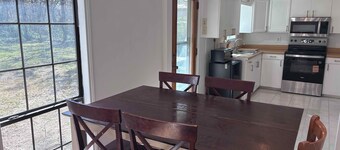 Cozy 2-bedroom house in delightful Sherman with AC