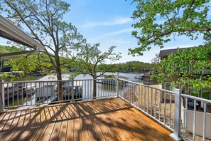 Property grounds - 4 bedroom house in Sunrise Beach, in a quiet cove with a private dock. (Sunrise Beach)