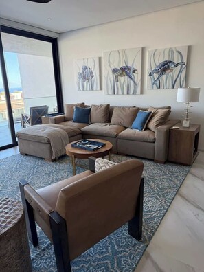 TV - New Golf Course Condo with Ocean Views (San José del Cabo)
