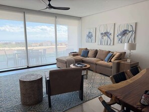 TV - New Golf Course Condo with Ocean Views (San José del Cabo)