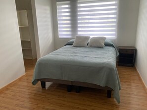 Room - Marvelous 6-bedroom house in serene city of Puerto Varas, perfect for families (Los Lagos)