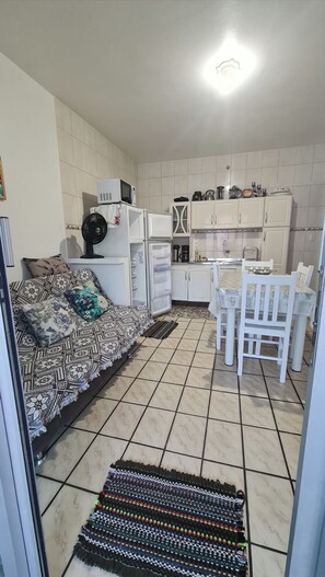 Interior - Entire house 350m from Ingleses Beach, sleeps up to 5 people. (Florianópolis)