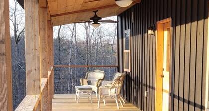 Beautiful 2 bedroom cabin near the Buffalo River with Red Rock Mt. Views