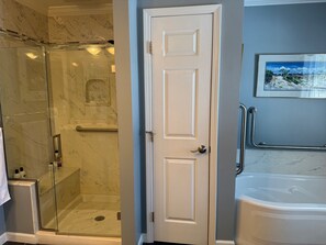 Shower, hair dryer, towels, toilet paper - Relax & Recharge at the Northern Gateway – Lakeview Retreat in Rouses Point, NY (Rouses Point)