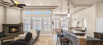 Enjoyable 5 bedroom house with community pool