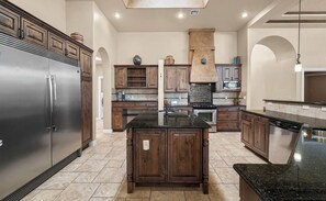 Fridge, microwave, oven, stovetop - Enjoyable 5 bedroom house with community pool (Las Cruces)