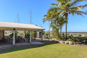 Terrace/patio - Lumina Motel (South Gladstone)