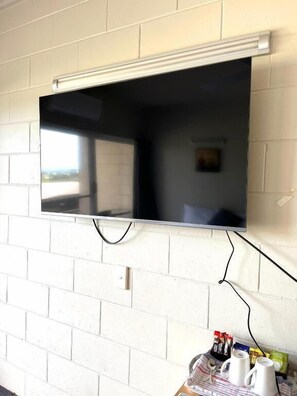 Interior - Lumina Motel (South Gladstone)