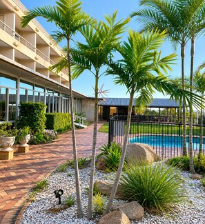 Exterior - Lumina Motel (South Gladstone)