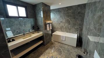 Family Suite, City View | Bilik Mandi