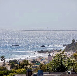 Beach towels - Experience the Ultimate Laguna Beach Lifestyle. (Laguna Beach)