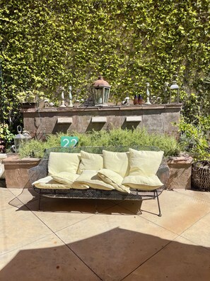 Terrace/patio - Experience the Ultimate Laguna Beach Lifestyle. (Laguna Beach)