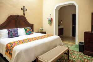 4 bedrooms, desk, iron/ironing board, free WiFi