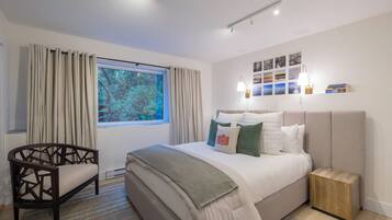 Luxe tweepersoonskamer, voor 1 persoon, privébadkamer, uitzicht op tuin