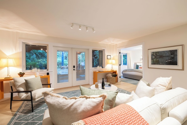 Luxury Double Room Single Use, Private Bathroom, Garden View - Kinnikinnick Guest House (Ucluelet)