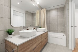 Bathroom - Fully Furnished Luxury 2Bd & Den Corner Unit in the Forest of North Vancouver (North Vancouver)