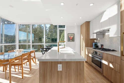 Fully Furnished Luxury 2Bd & Den Corner Unit in the Forest of North Vancouver