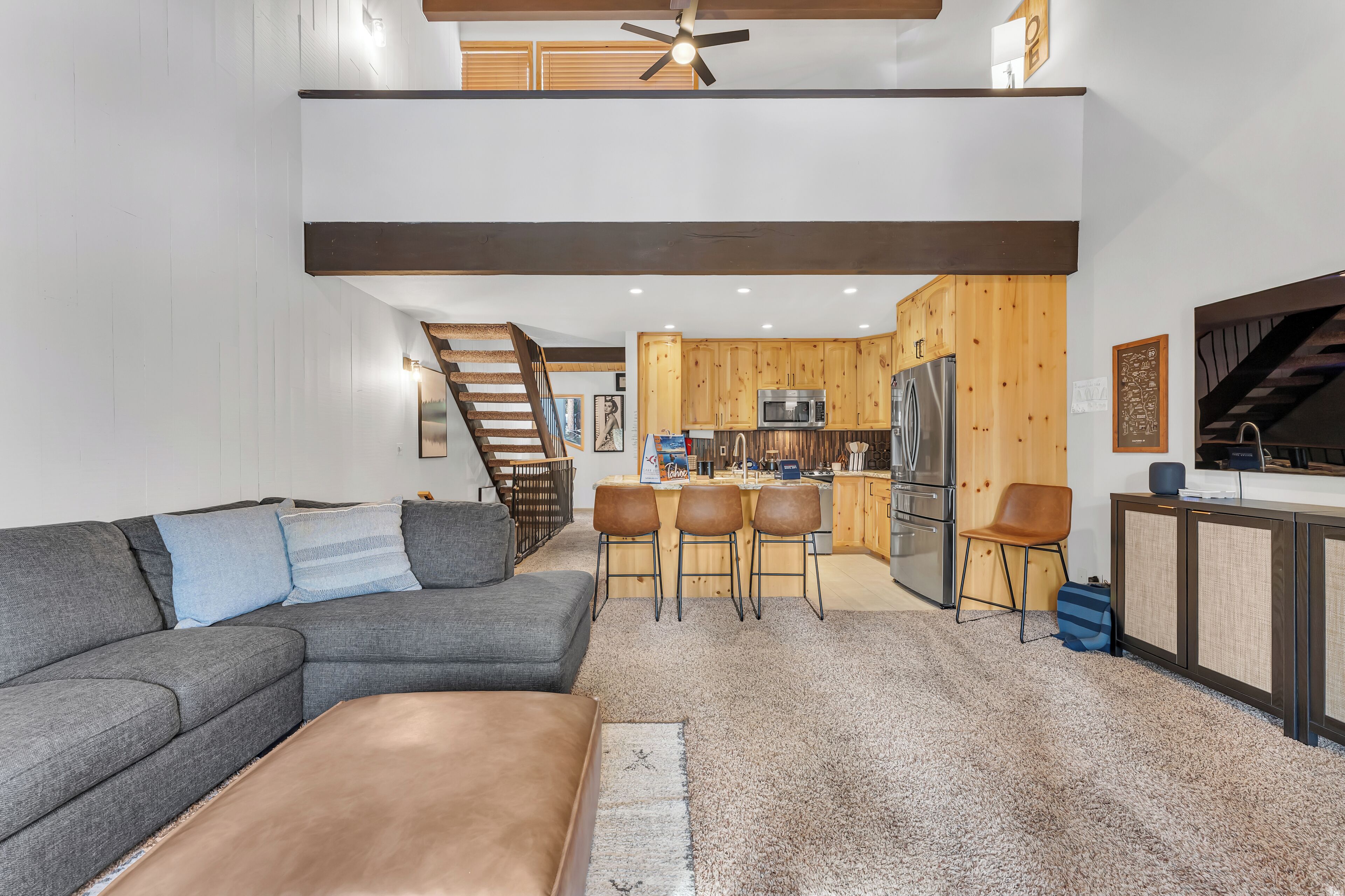 Smart TV, fireplace