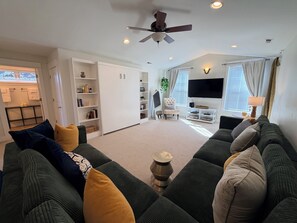 Smart TV - The Blue House: Spacious home w/ patio, fenced yard, views, close to everything (Bozeman)