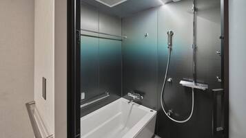 Articles de toilette gratuits, sèche-cheveux, chaussons