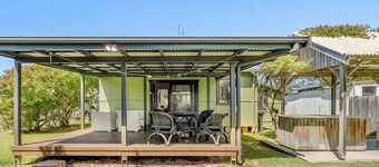 Lennox Beach Shack – Classic Coastal Stay Near the Beach