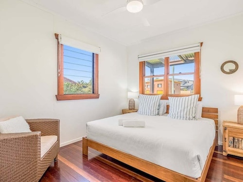 Lennox Beach Shack – Classic Coastal Stay Near the Beach