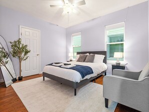 Room - NEW! Spacious-FREE Parking & Backyard NYC MetLife (Jersey City)